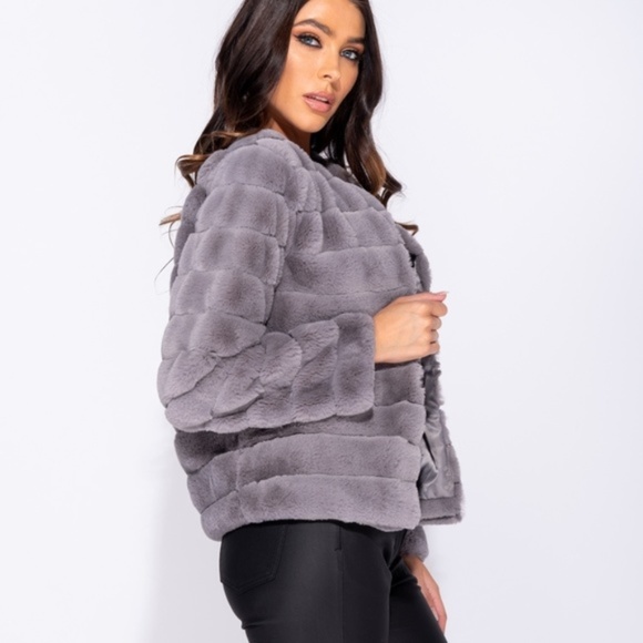 Luna 5🌟 Gray Faux Fur Collarless Jacket - Picture 3 of 8